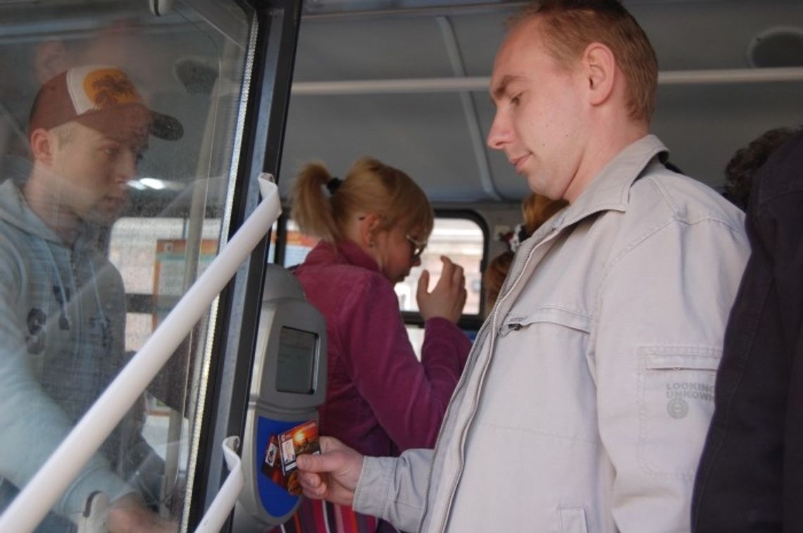 Pasażerowie komunikacji miejskiej skarżą się na kontrolerów