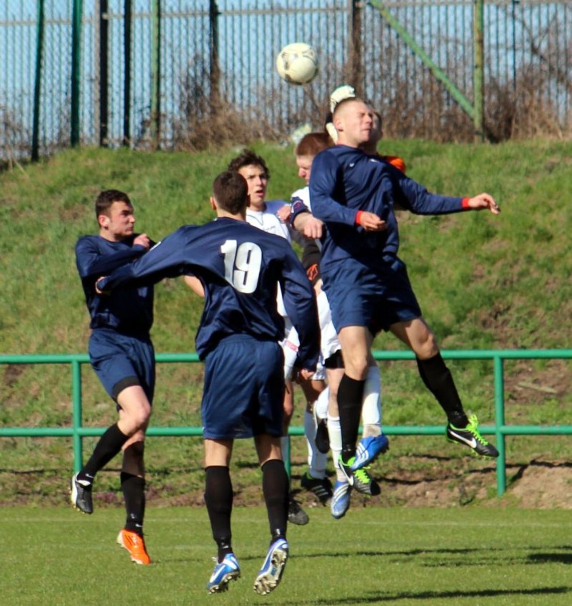 Pech i nieskuteczność - kolejne porażki Gryfa i Wierzycy Pech i nieskuteczność - kolejne porażki Gryfa i Wierzycy