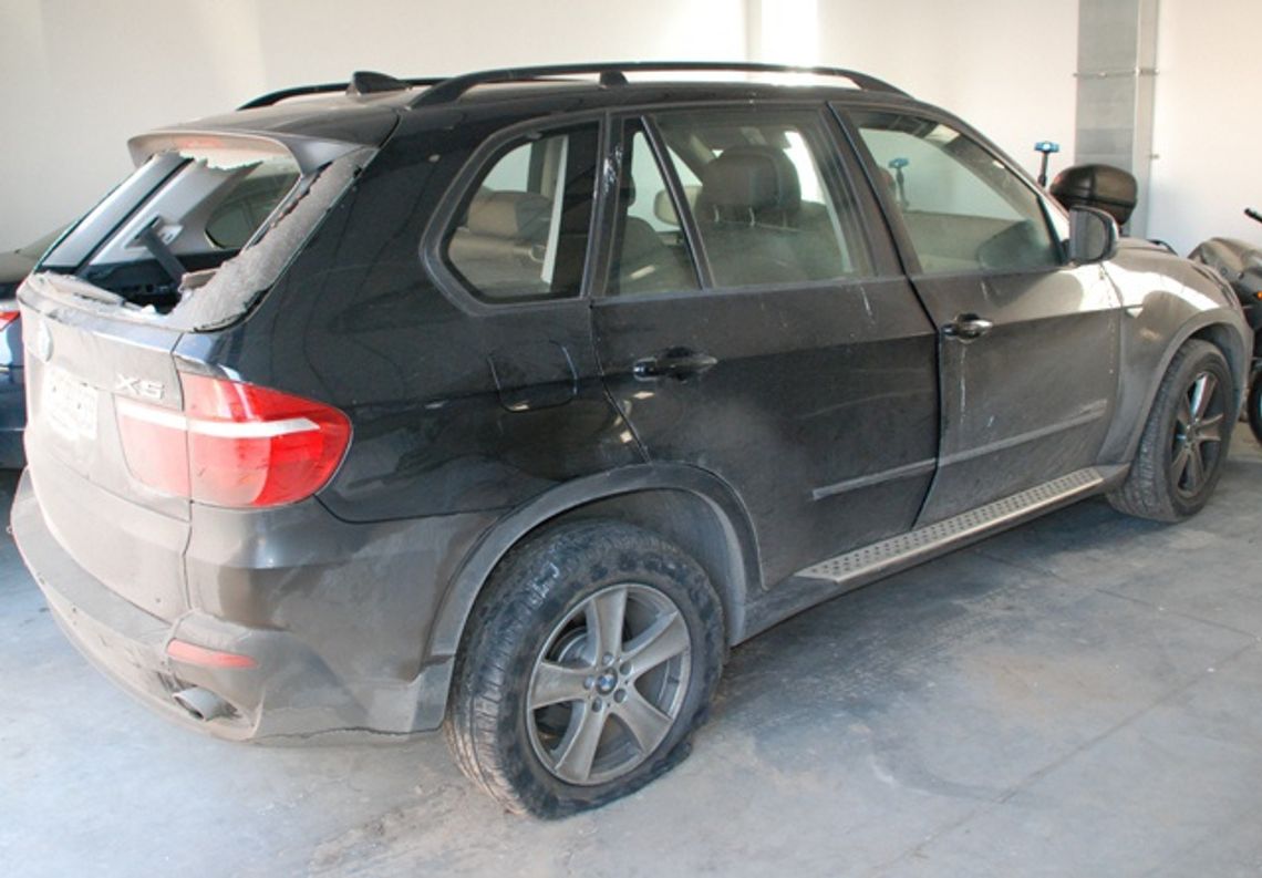 Pędzące bmw - skradzione we Francji odzyskane w lesie starogardzkim Pędzące bmw - skradzione we Francji odzyskane w lesie starogardzkim