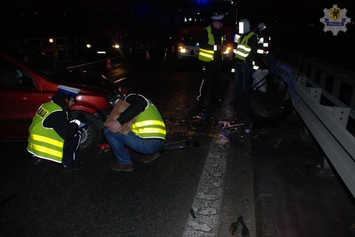 Pękła lina holownicza - Panda wpadła w barierki