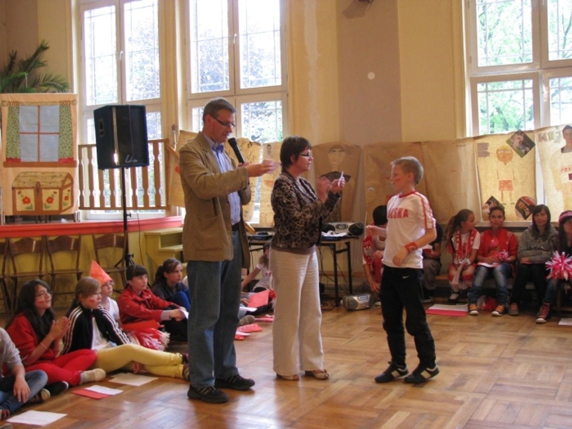 „Piątka” kibicuje biało-czerwonym „Piątka” kibicuje biało-czerwonym