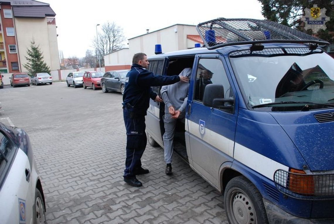 Pięć zarzutów przestępstw narkotykowych. Drogi &quot;poczęstunek&quot;