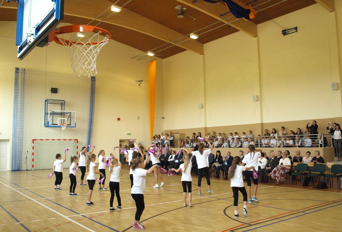 Piękna sala w Miłobądzu otwarta. Młodzież zachwycona Piękna sala w Miłobądzu otwarta. Młodzież zachwycona