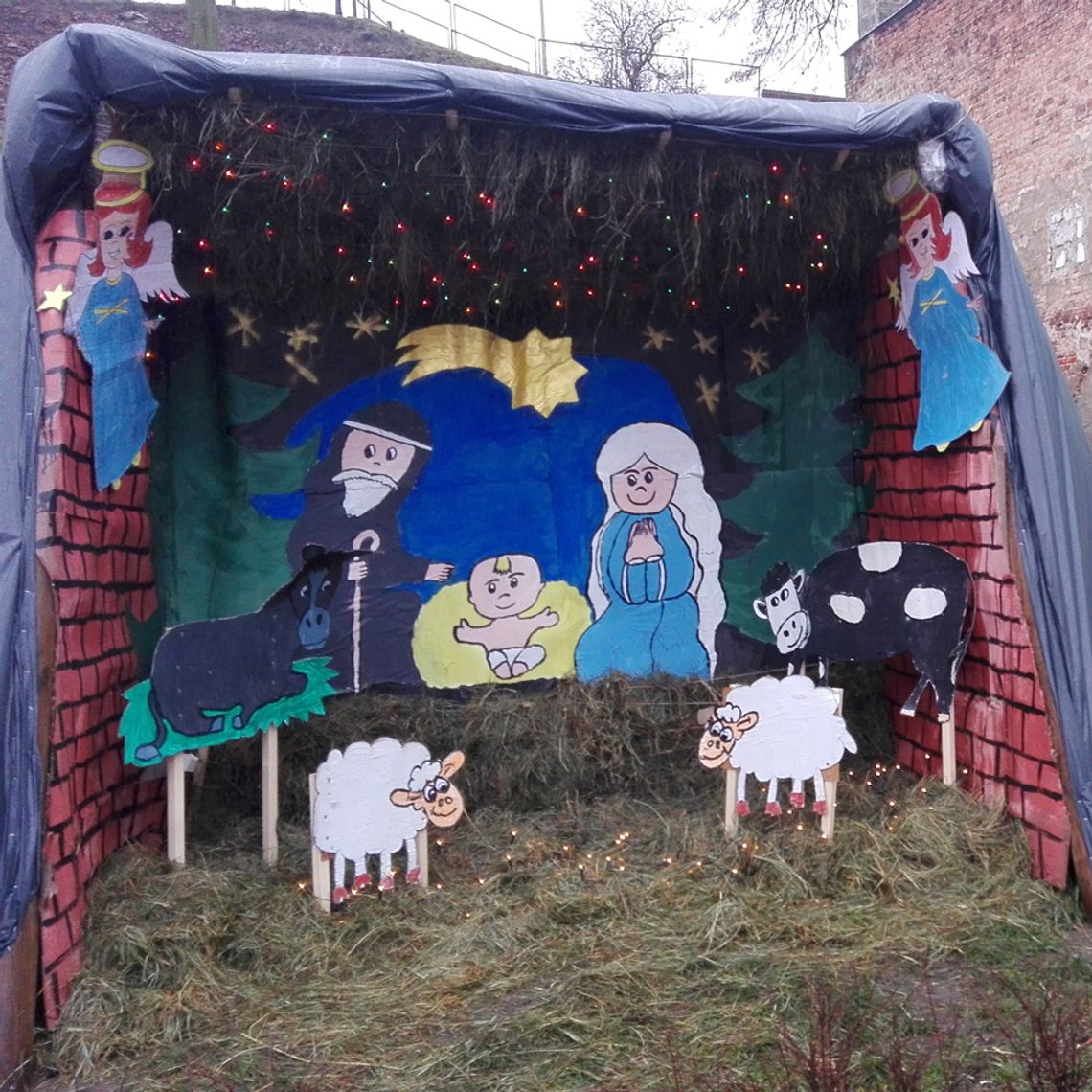 Piękna szopka stanęła przy ul. Zamkowej w Tczewie Piękna szopka stanęła przy ul. Zamkowej w Tczewie