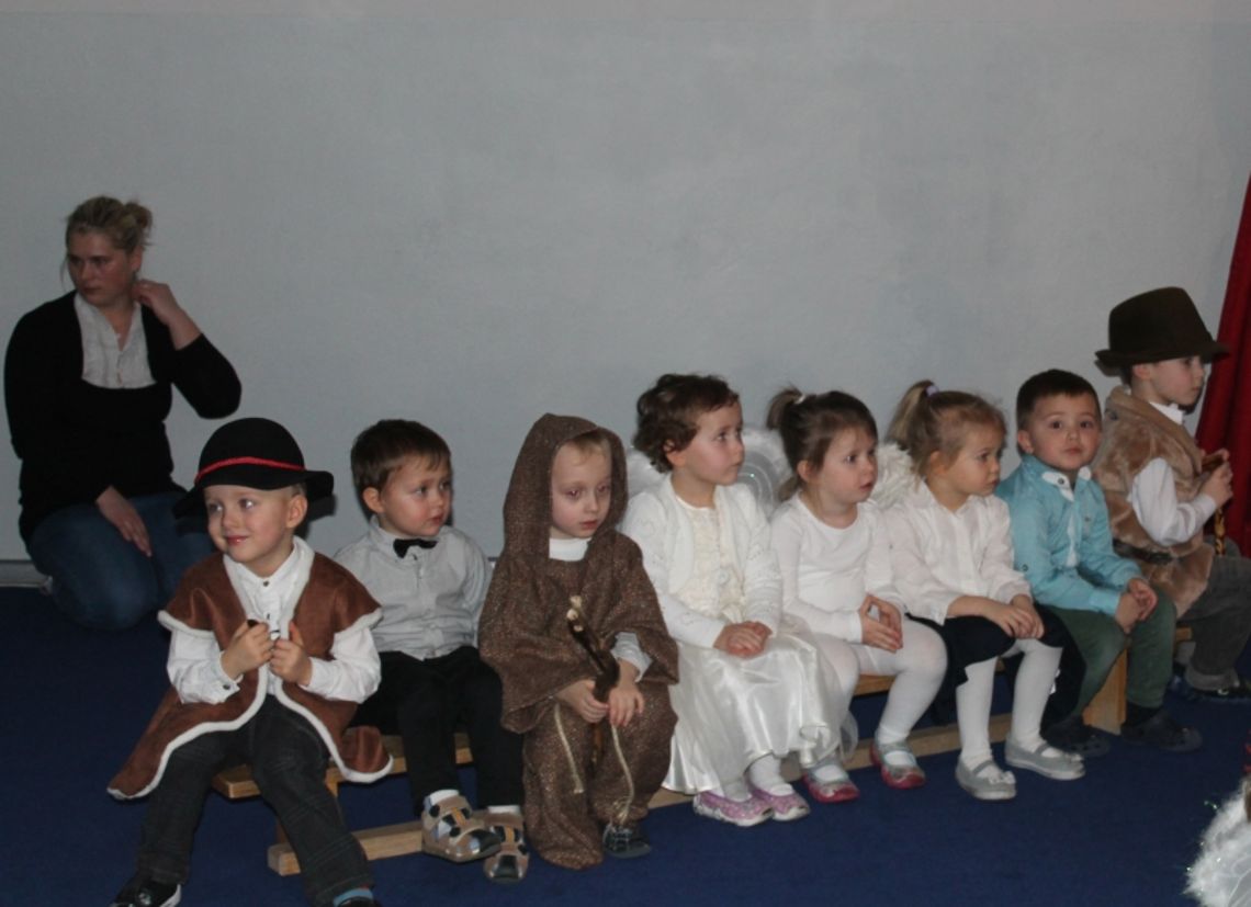 Piękny czas wigilijnych spotkań - rodzinna i ciepła atmosfera w przedszkolu 