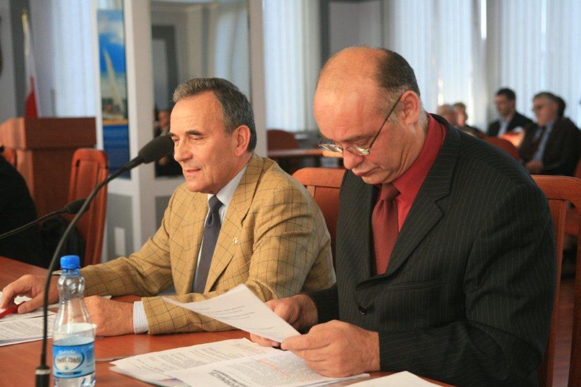 Pieniądze trzeba wydać lepiej. Powinni Państwo Program Przemyśleć. Pieniądze trzeba wydać lepiej. Powinni Państwo Program Przemyśleć.