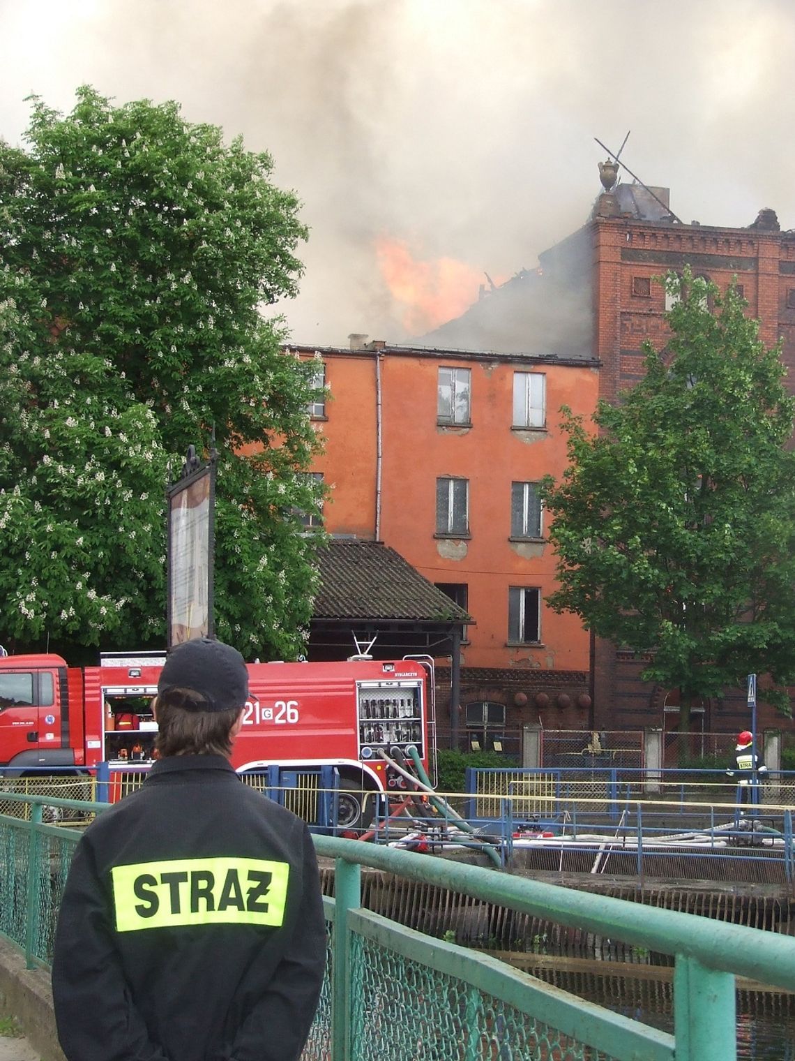 Pierwszy komunikat Straży dotyczący gigantycznego pożaru Pierwszy komunikat Straży dotyczący gigantycznego pożaru