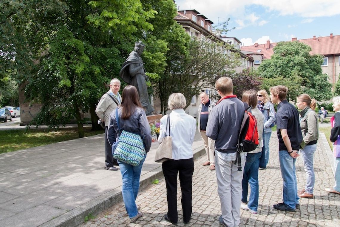 Pierwszy spacer z Lokalnymi Przewodnikami i Przewodniczkami w Nowym Porcie Pierwszy spacer z Lokalnymi Przewodnikami i Przewodniczkami w Nowym Porcie