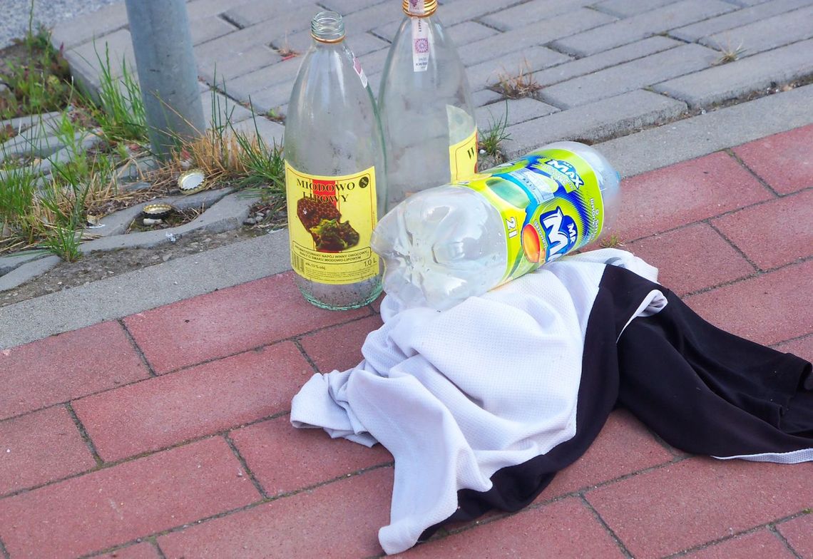 Pijący i żebrzący zniknęli spod dworca! Działania policji odniosły oczekiwany skutek 