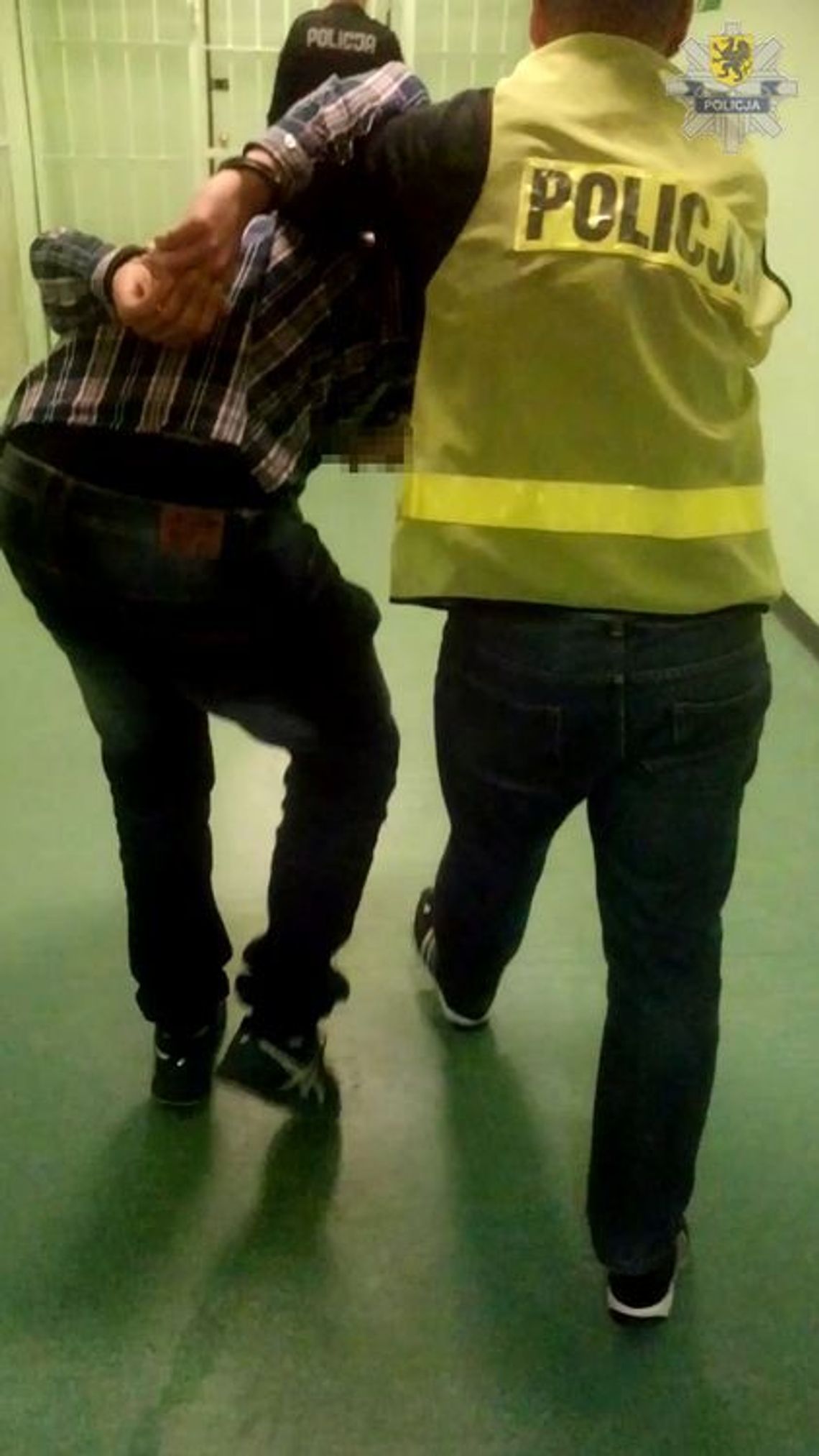 Pijany 26-latek wiózł matkę kradzionym samochodem