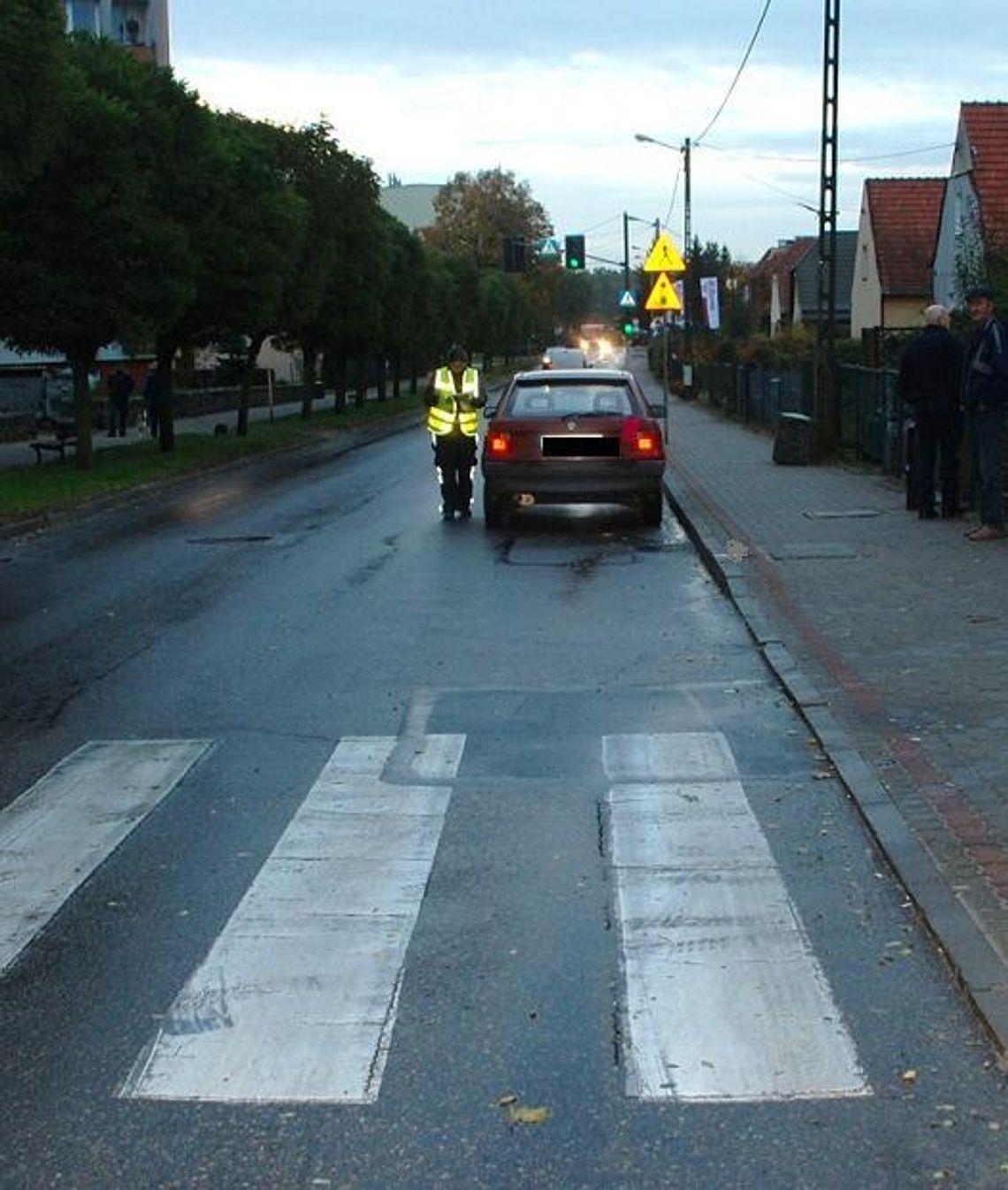 Pijany kierowca potrącił kobietę na „pasach” Pijany kierowca potrącił kobietę na „pasach”