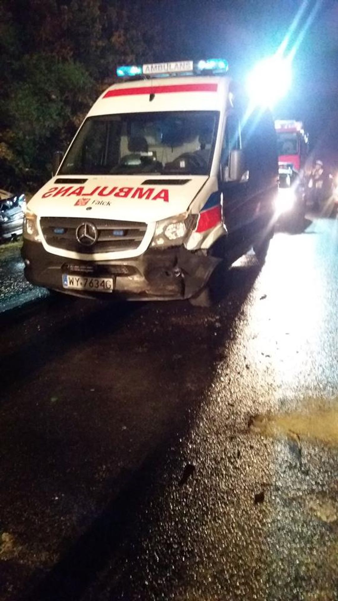 Pijany kierowca wjechał w karetkę! Ranni sanitariusze