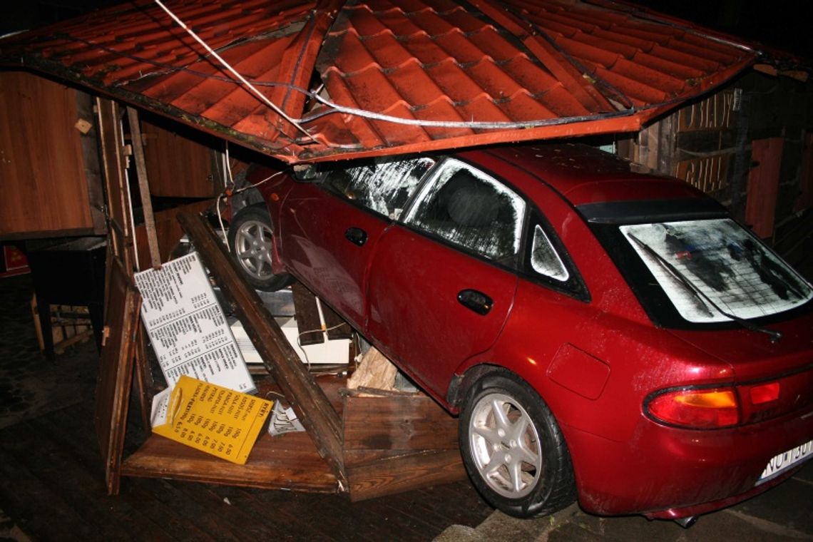 Pijany kierowca "zaparkował" w barze Pijany kierowca "zaparkował" w barze