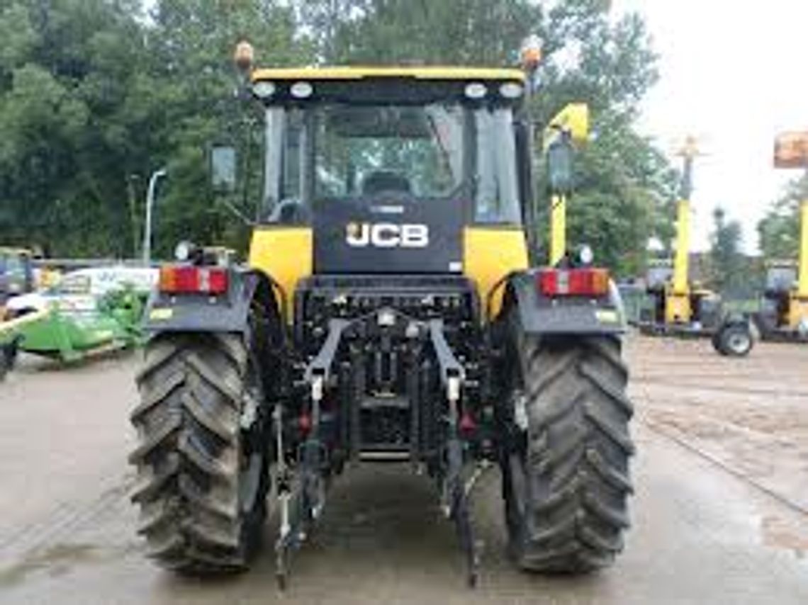 Pijany traktorzysta wjechał w ogrodzenie posesji i uciekł Pijany traktorzysta wjechał w ogrodzenie posesji i uciekł