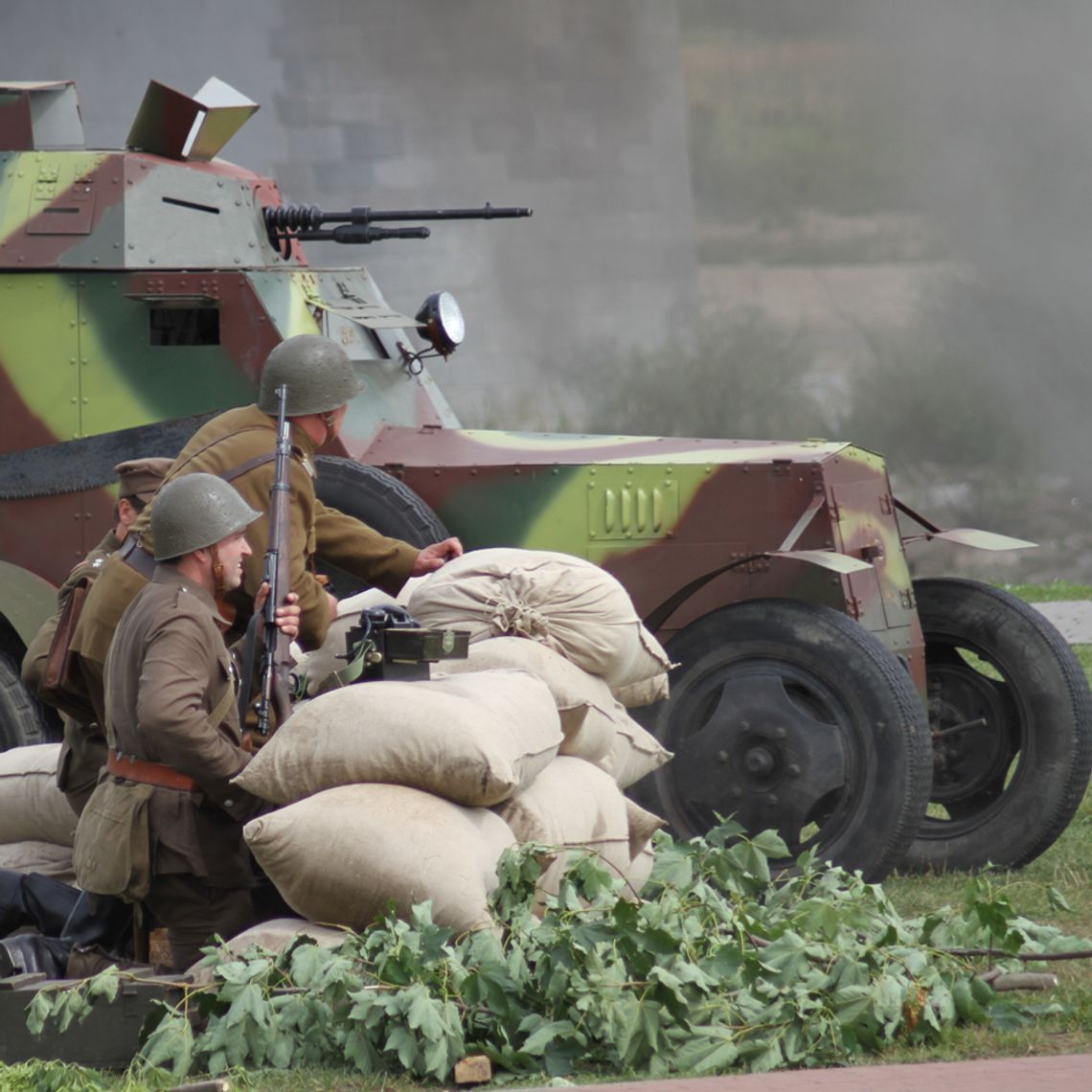 Piknik Militarny - 1 września na bulwarze! Zabytkowe pojazdy, pokaz filmowy, konkursy strzeleckie Piknik Militarny - 1 września na bulwarze! Zabytkowe pojazdy, pokaz filmowy, konkursy strzeleckie