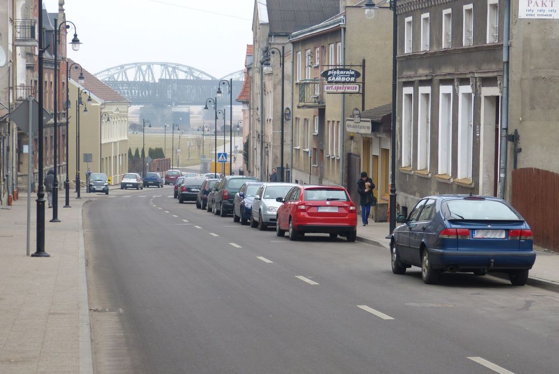 PILNE. 2-latka sama spacerowała po Starym Mieście! Rodzice spali