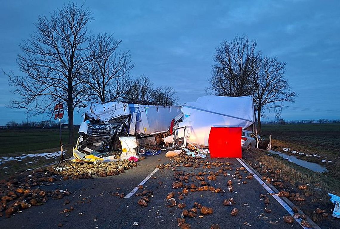 PILNE: Dwie osoby nie żyją, jedna jest ranna. Tragiczny wypadek w gminie Miłoradz. Duże trudnienia w ruchu