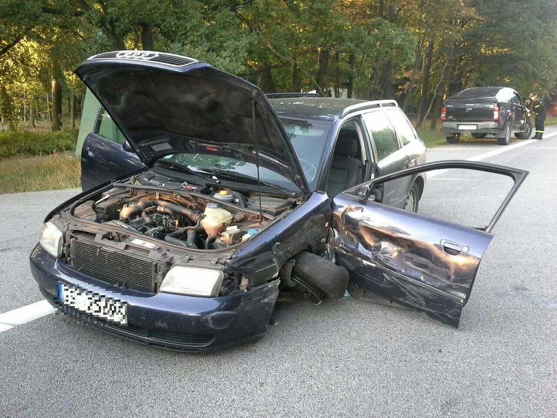 PILNE! Jedna osoba ranna. Osobówka zderzyła się z samochodem ciężarowym PILNE! Jedna osoba ranna. Osobówka zderzyła się z samochodem ciężarowym