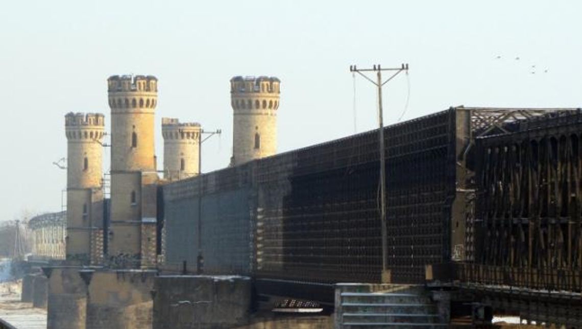 PILNE. Komunikat straży pożarnej w sprawie pożaru mostu