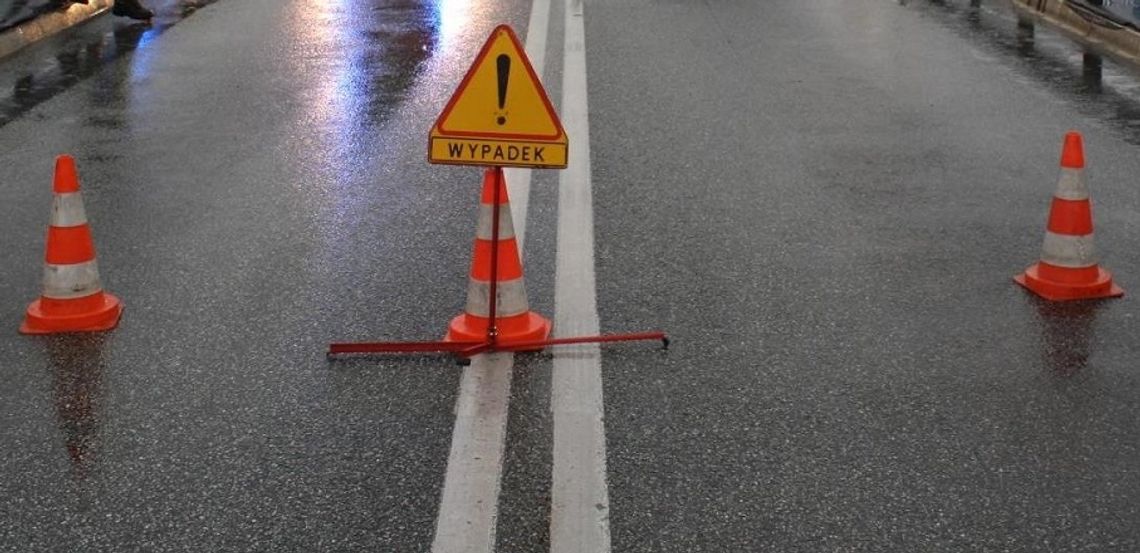 PILNE. Mercedes wjechał w ciężarówkę w Swarożynie. Utrudnienia na DK 22