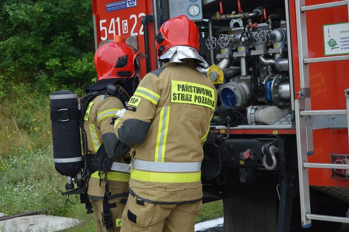 PILNE: Pożar gospodarstwa w Semlinie. Spłonęła część zwierząt. Działania wciaż trwają