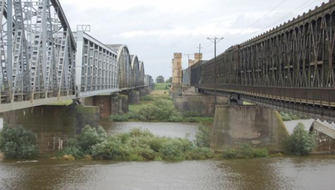 PILNE! Skoczył z mostu do Wisły. Akcję przerwano!