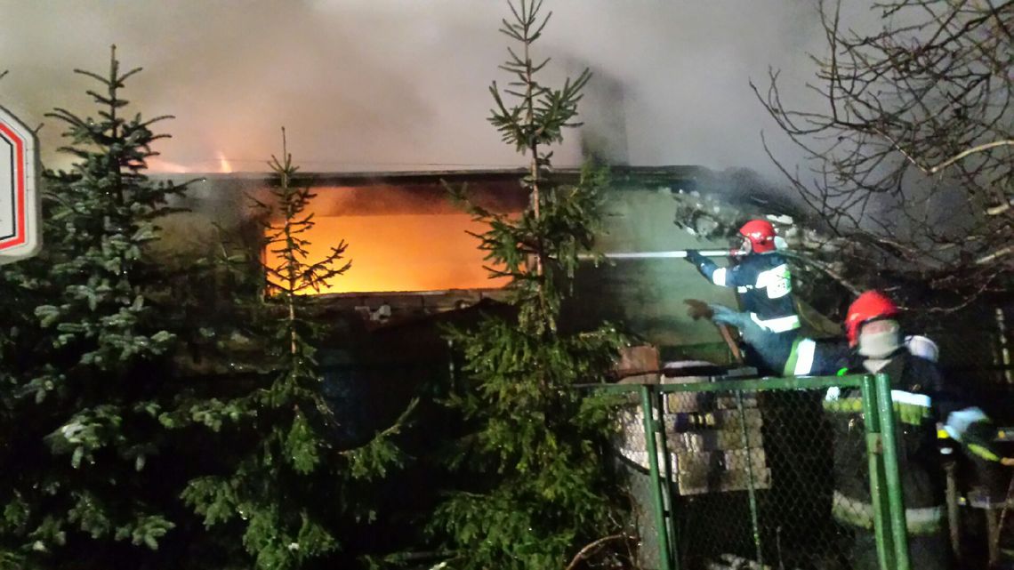 PILNE! W Pelplinie spłonęła stolarnia. 11 zastępów gasiło pożar PILNE! W Pelplinie spłonęła stolarnia. 11 zastępów gasiło pożar