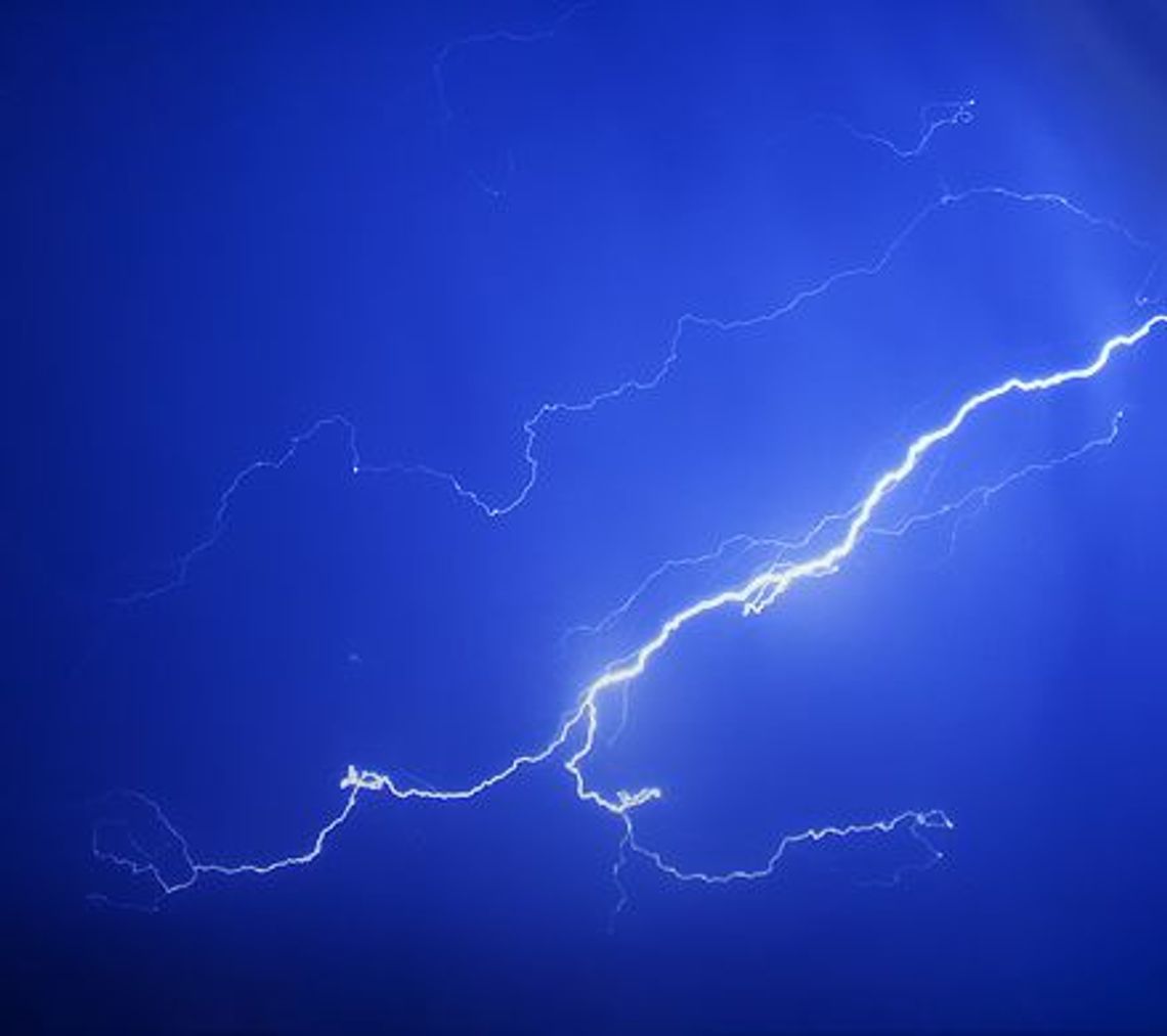 Piorun trafił go śmiertelnie w głowę Piorun trafił go śmiertelnie w głowę