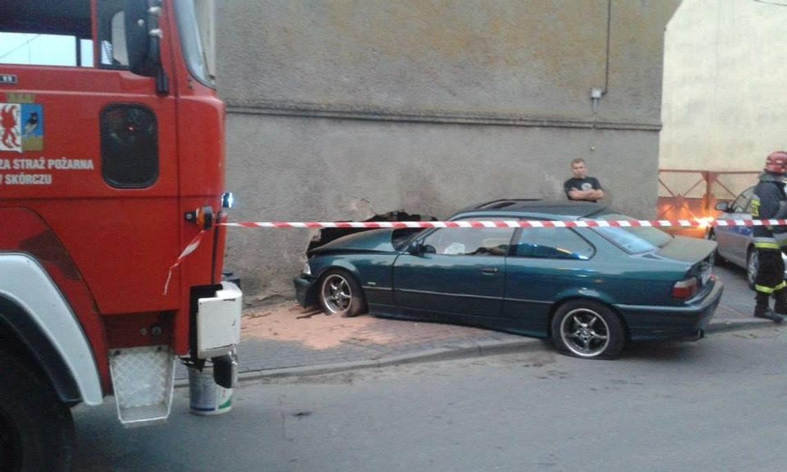 Pisk opon i przerażenie - brawurowa jazda skończyła się wypadkiem Pisk opon i przerażenie - brawurowa jazda skończyła się wypadkiem