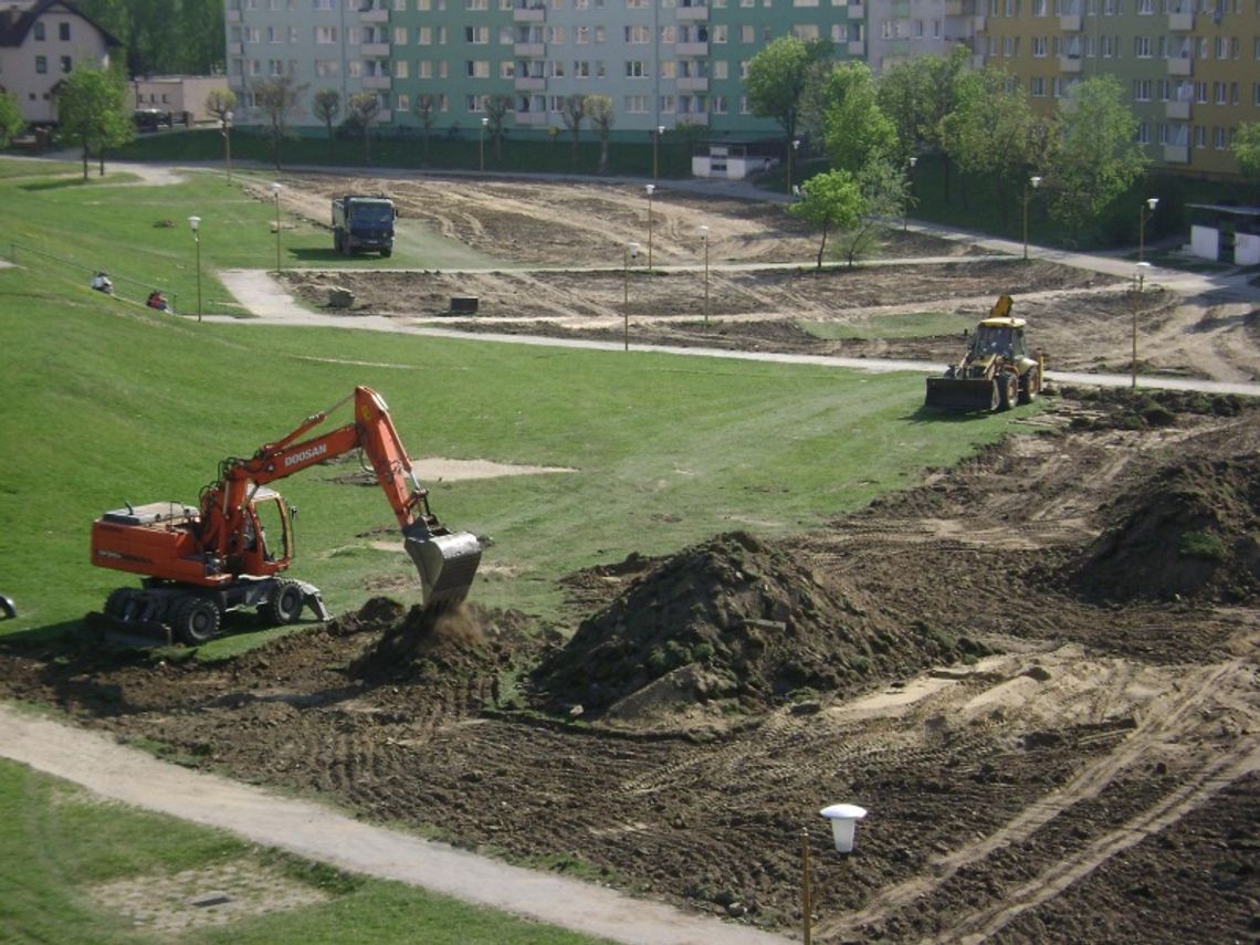 Plac zabaw usunięty, wjechały koparki Plac zabaw usunięty, wjechały koparki