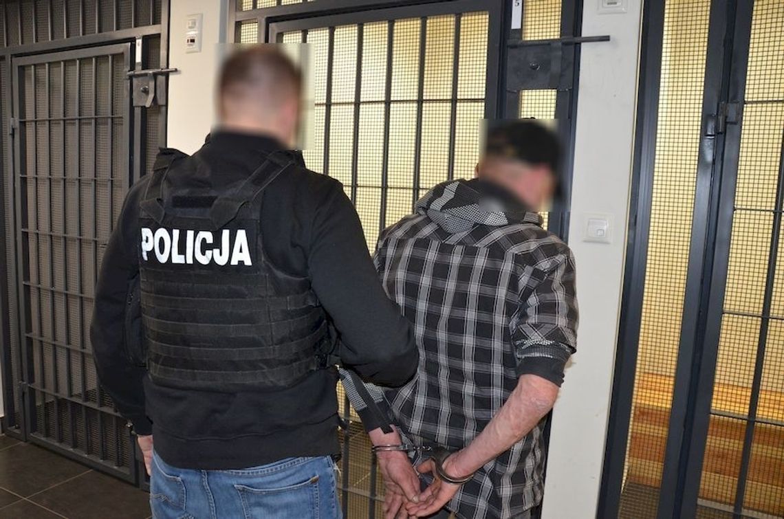 Płacił nie swoją karta bankomatową. Grozi mu 10 lat odsiadki Płacił nie swoją karta bankomatową. Grozi mu 10 lat odsiadki