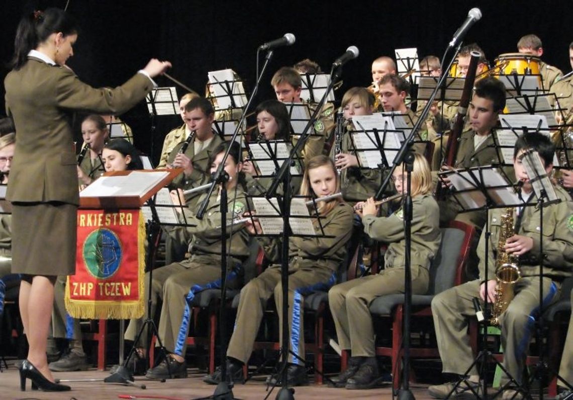 Płatny koncert dla zaściankowej publiczności po dawce patriotyzmu?