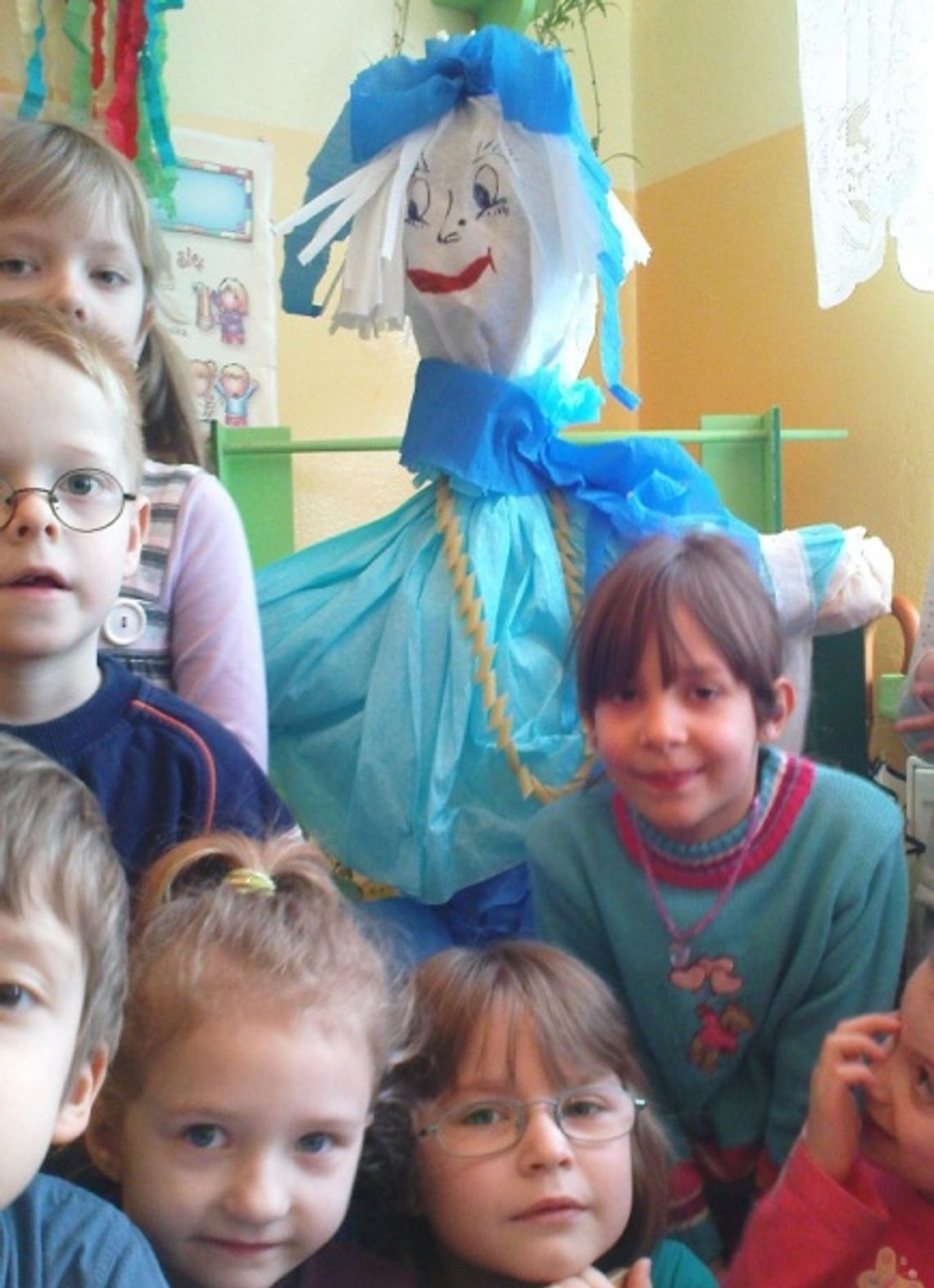 Płyń Marzanno do morza - przedszkolaki pożegnały zimę Płyń Marzanno do morza - przedszkolaki pożegnały zimę