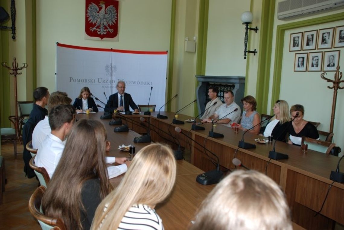 Pływacy spotkali się z wojewodą Pływacy spotkali się z wojewodą