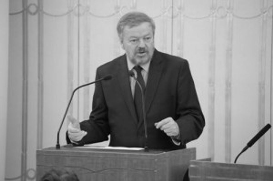 Po długiej i ciężkiej chorobie zmarł senator Andrzej Grzyb