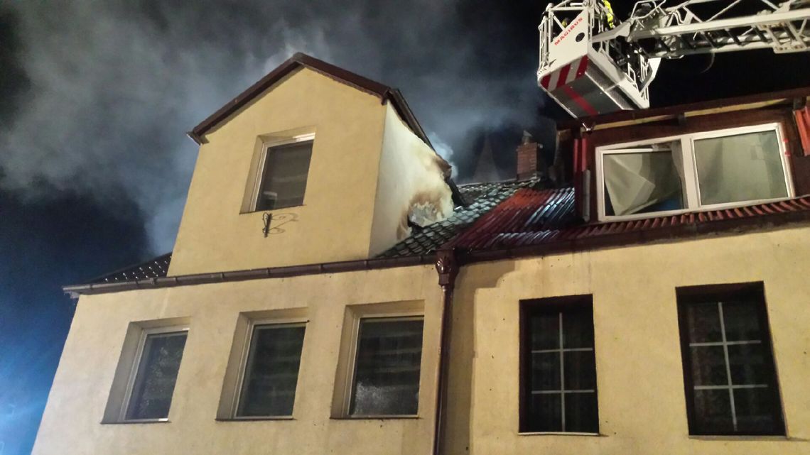 Po piątkowym pożarze w Tczewie: "Akcja na raty", "Ogień ukryty pod dachem" Po piątkowym pożarze w Tczewie: "Akcja na raty", "Ogień ukryty pod dachem"