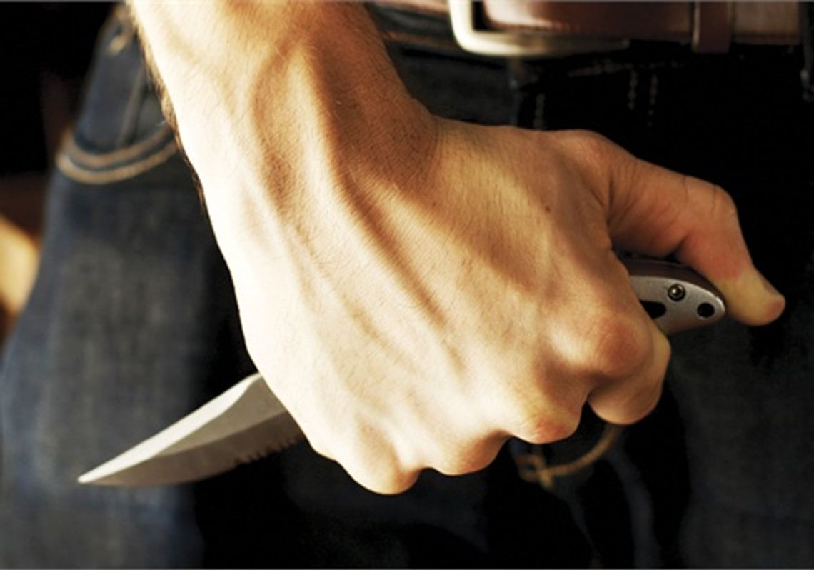 Pobili się o dziewczynę. Jeden z mężczyzn walczy o życie Pobili się o dziewczynę. Jeden z mężczyzn walczy o życie