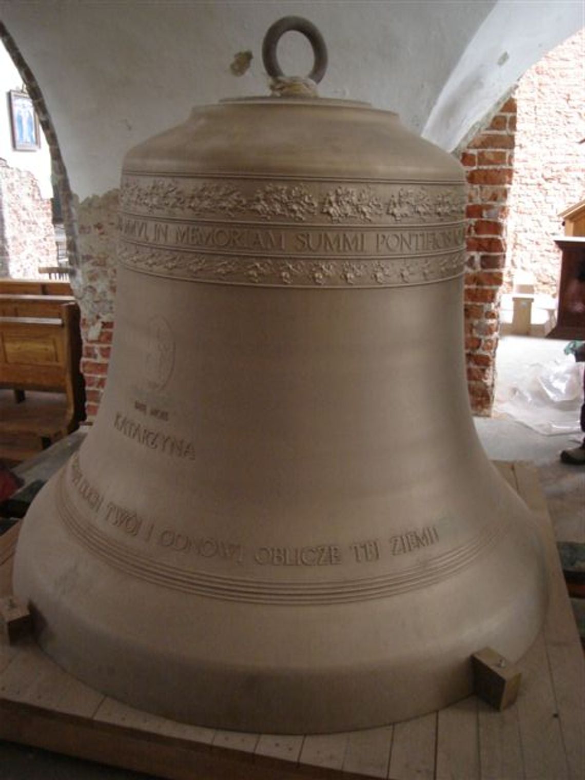 Podniesienie dzwonu w św. Katarzynie - udana operacja