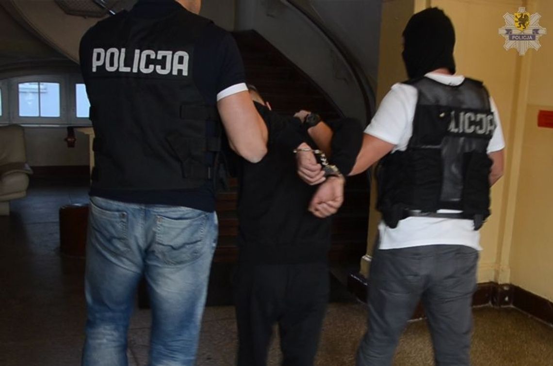 Podpalenie 5 samochodów we Wrzeszczu - zatrzymano podejrzanego