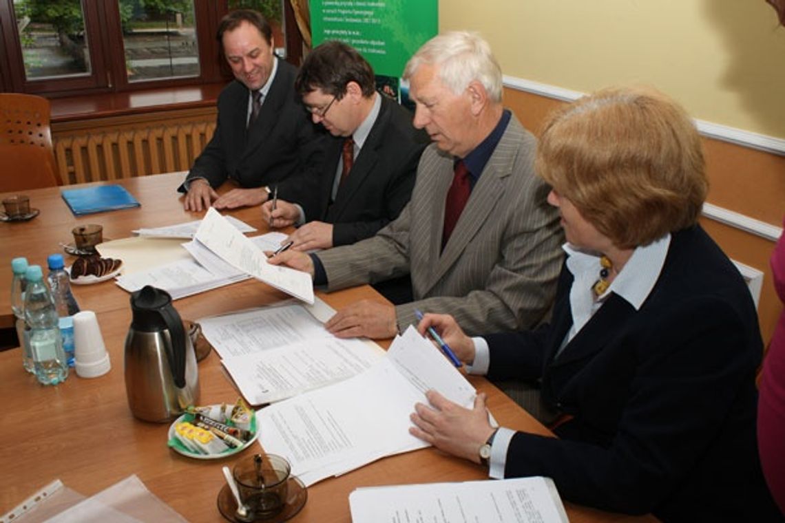 Podpisanie umowy o Kompleksowy Program Gospodarki Ściekowej Gminy Tczew Podpisanie umowy o Kompleksowy Program Gospodarki Ściekowej Gminy Tczew