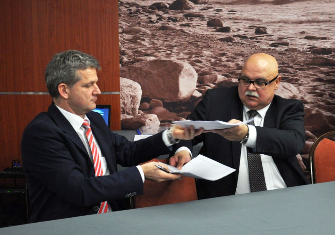 Podpisano umowę na realizację pierwszych inwestycji na molo Rybackim Podpisano umowę na realizację pierwszych inwestycji na molo Rybackim