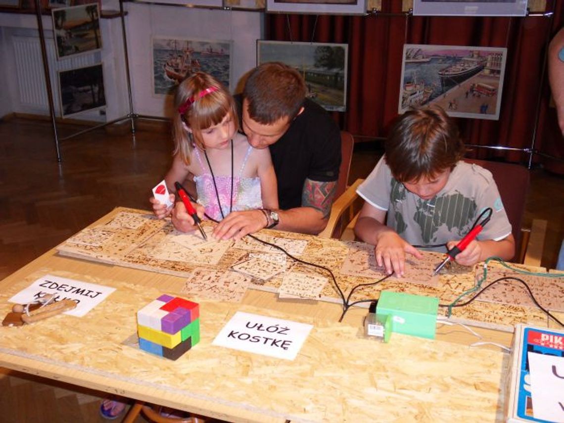 Podróż do dzieciństwa w... PRL-u. Samochody na kablu, bajki z diaskopu i lalki z Cepelii Podróż do dzieciństwa w... PRL-u. Samochody na kablu, bajki z diaskopu i lalki z Cepelii