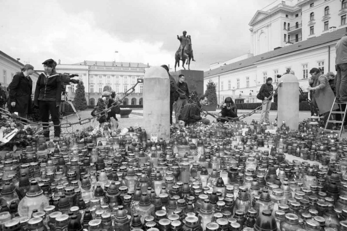 Pogrzeb Marii i Lecha Kaczyńskich odbędzie się w niedzielę, 17 kwietnia. Spoczną razem - na Wawelu Pogrzeb Marii i Lecha Kaczyńskich odbędzie się w niedzielę, 17 kwietnia. Spoczną razem - na Wawelu