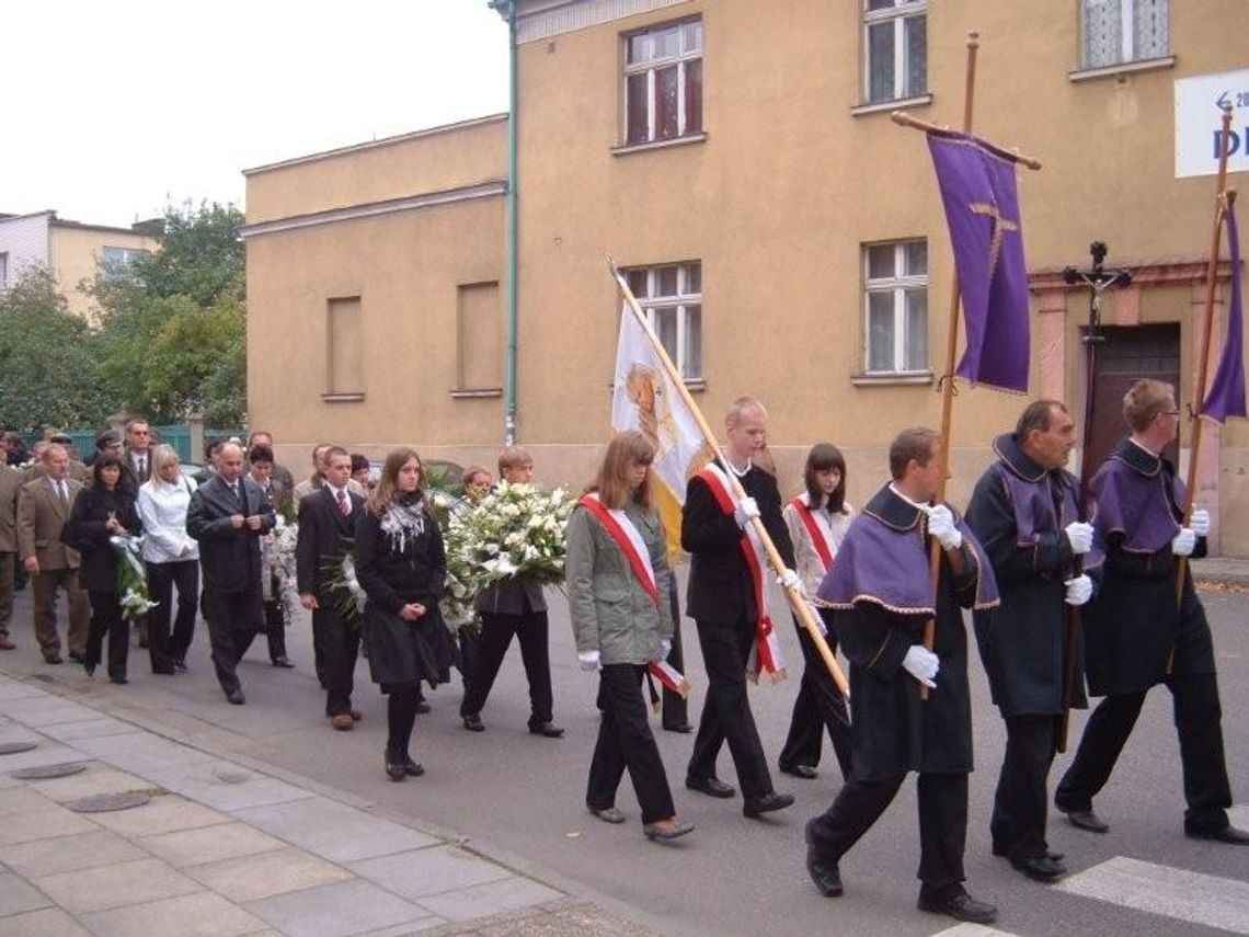 Pogrzeb piętnastolatki - chciała zobaczyć jak tam jest i wrócić... Pogrzeb piętnastolatki - chciała zobaczyć jak tam jest i wrócić...
