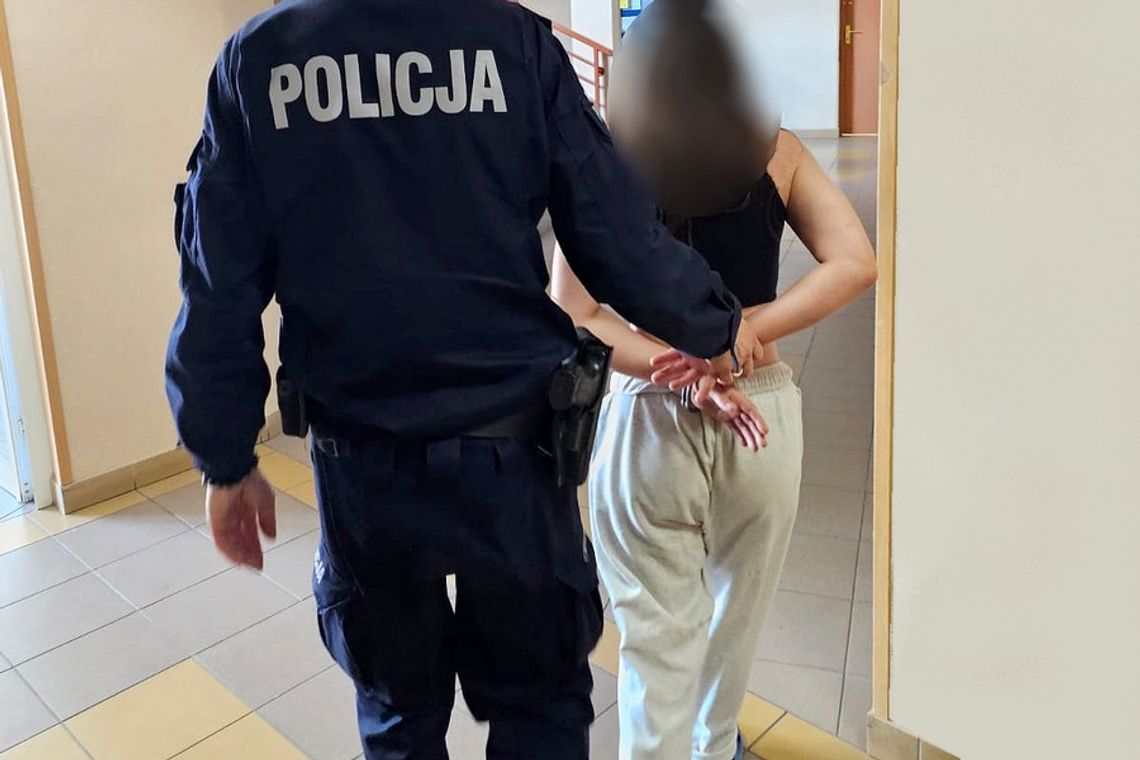 Pojechali na interwencję, a znaleźli przy 21-latce narkotyki