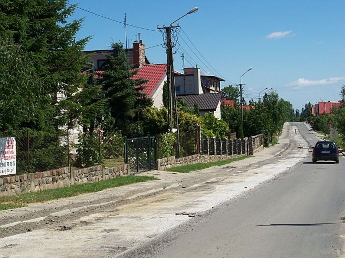 Połatane dziury zastąpi asfaltowa nawierzchnia Połatane dziury zastąpi asfaltowa nawierzchnia