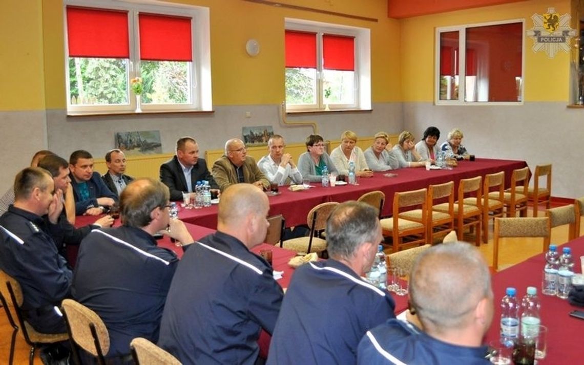 POLICJA: Debata na temat bezpieczeństwa w ruchu drogowym 