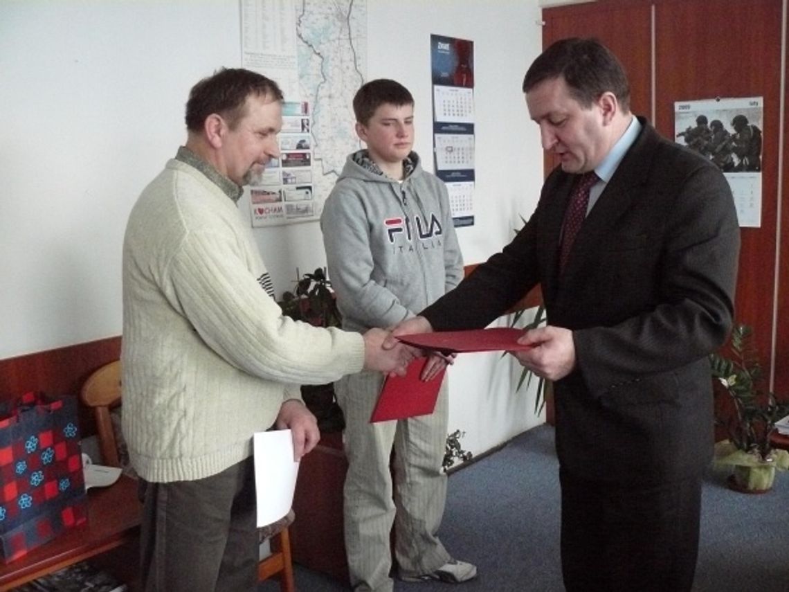 Policja podziękowała bohaterom - prawdziwi zwyczajni-niezwyczajni Policja podziękowała bohaterom - prawdziwi zwyczajni-niezwyczajni