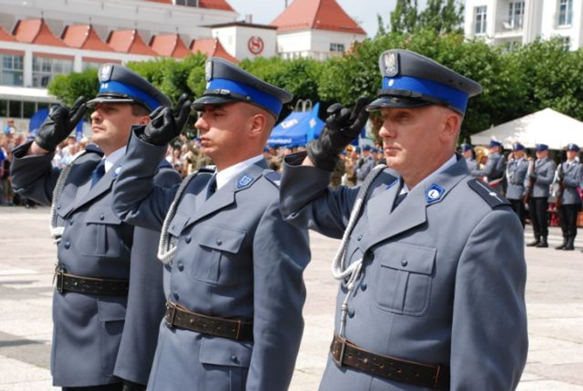 Policja świętuje - odznaczenia, awanse, festyn