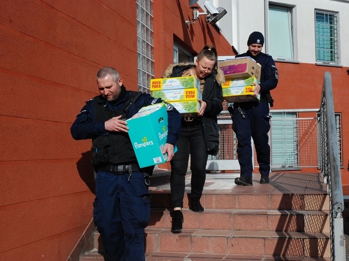 Policjanci angażują sie w pomoc dla uchodźców z Ukrainy